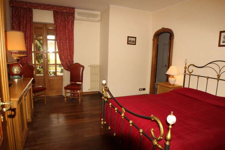 Room 10 of 94