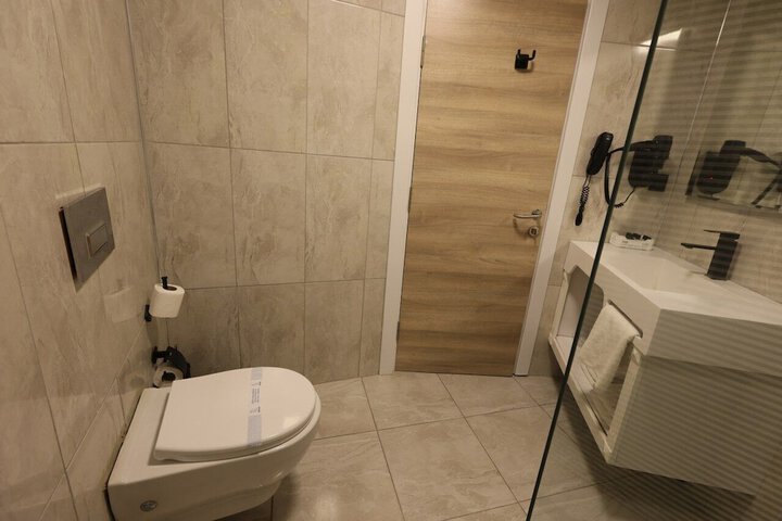 Room 53 of 86