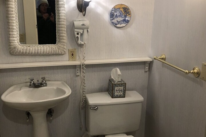 Room 48 of 60