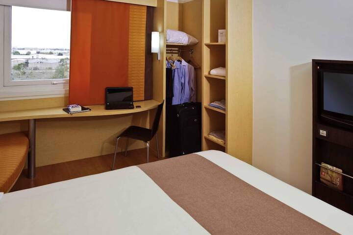 Room 4 of 34
