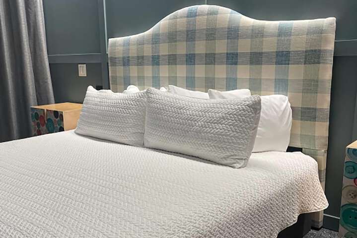 Room 6 of 17