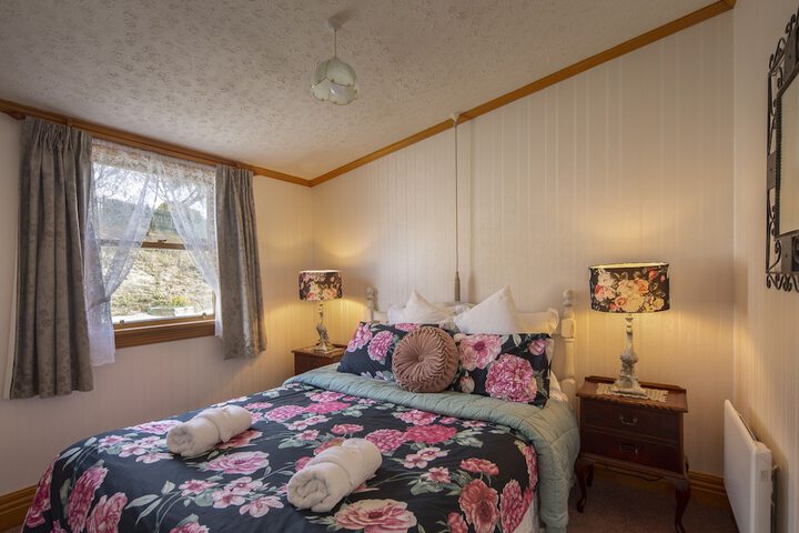 Room 4 of 65