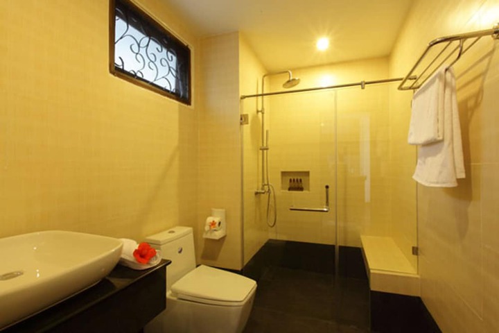 Room 17 of 38