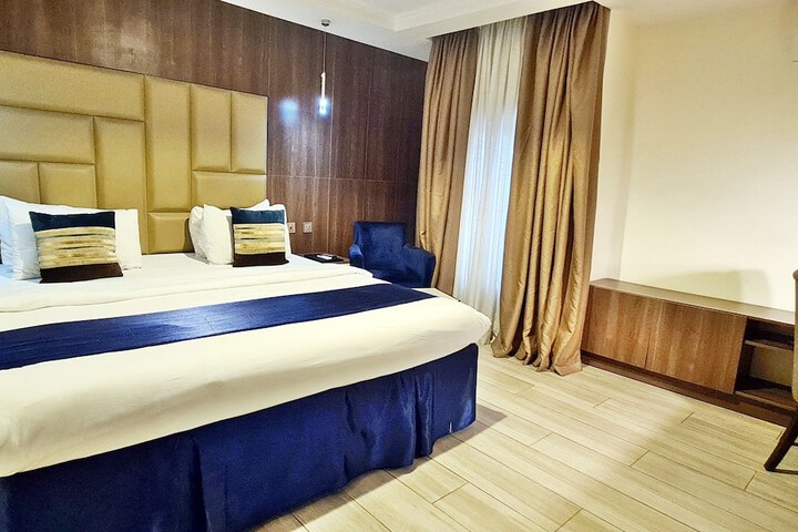 Room 6 of 51