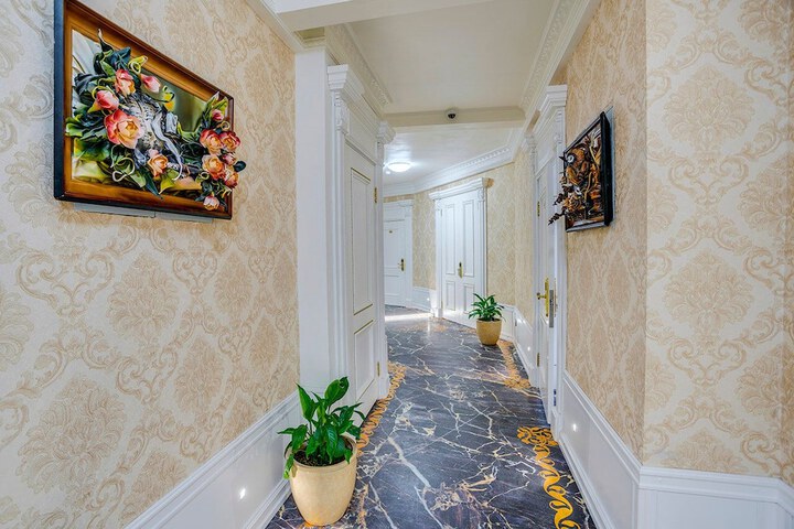 Ballroom/Hall 22 of 24