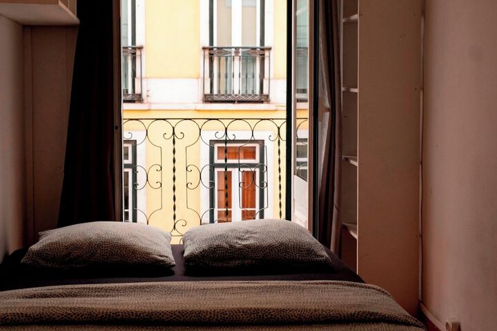 Room 4 of 17