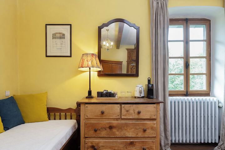 Room 73 of 79