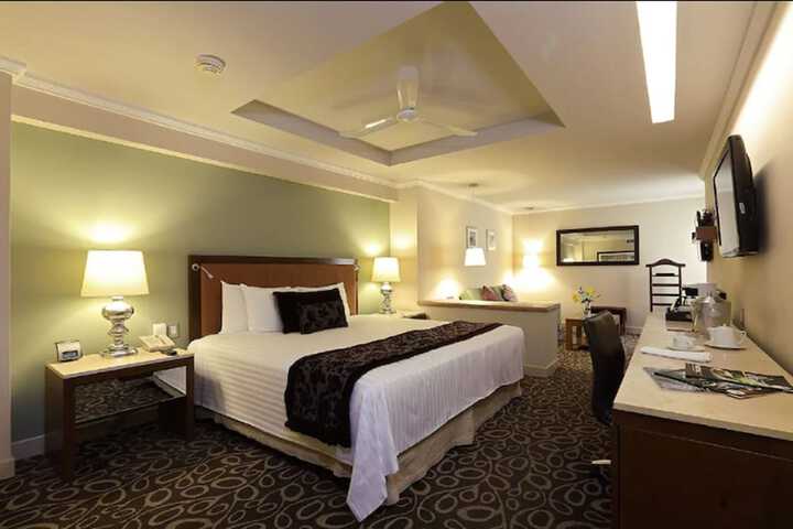 Room 3 of 44
