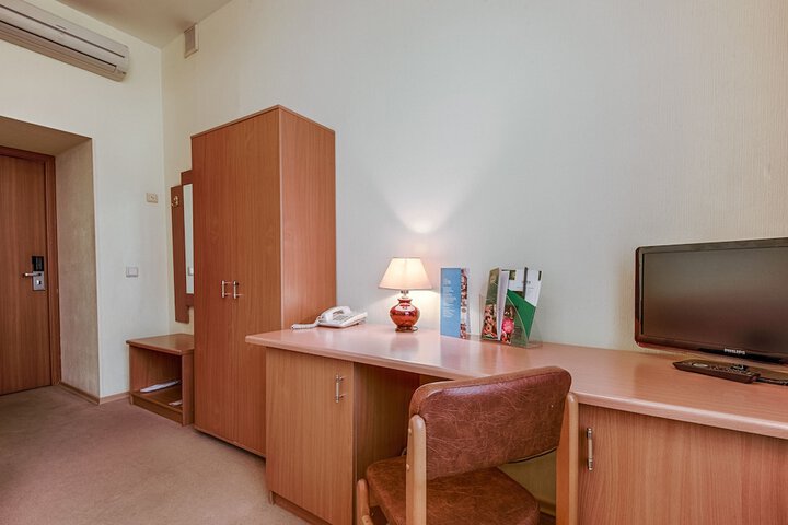 Room 30 of 64