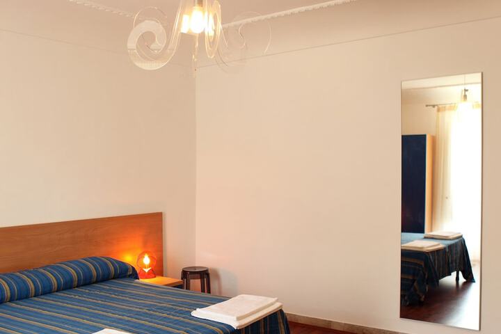 Room 4 of 35