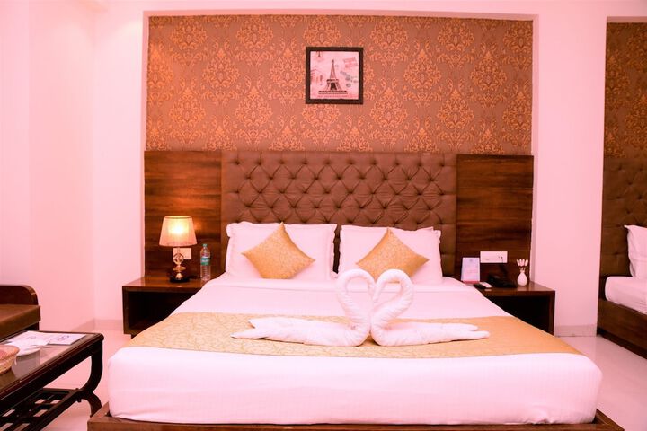 Room 13 of 40