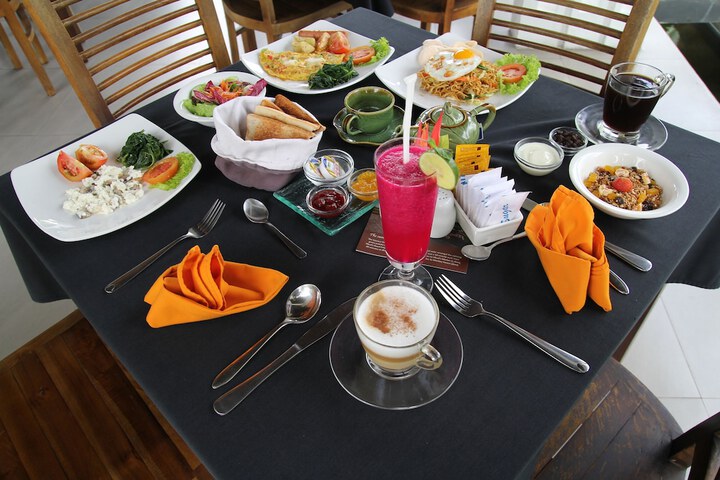 Breakfast/Coffee Service 80 of 113