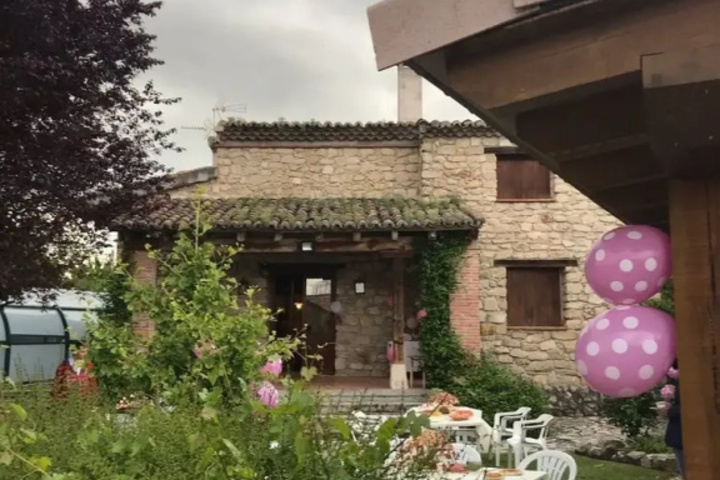 Casa Con Piscina Cubierta