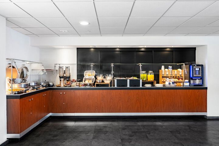 Breakfast/Coffee Service 46 of 73