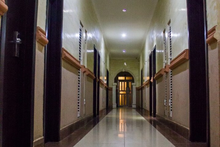Ballroom/Hall 31 of 32