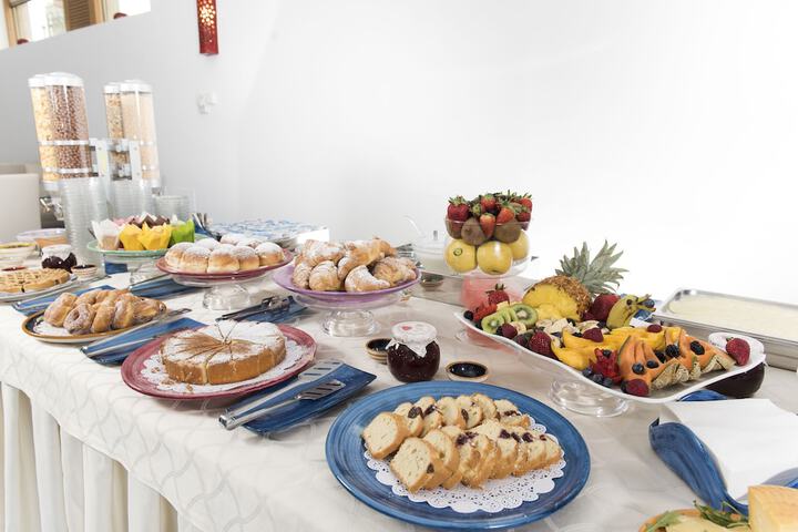 Dining 65 of 85