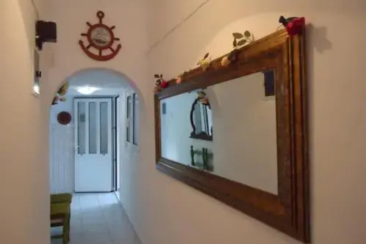Room 12 of 18