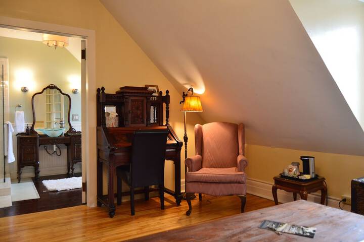 Room 17 of 35