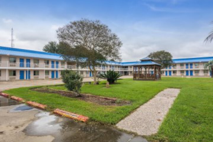 Hotel Exterior 44 of 58