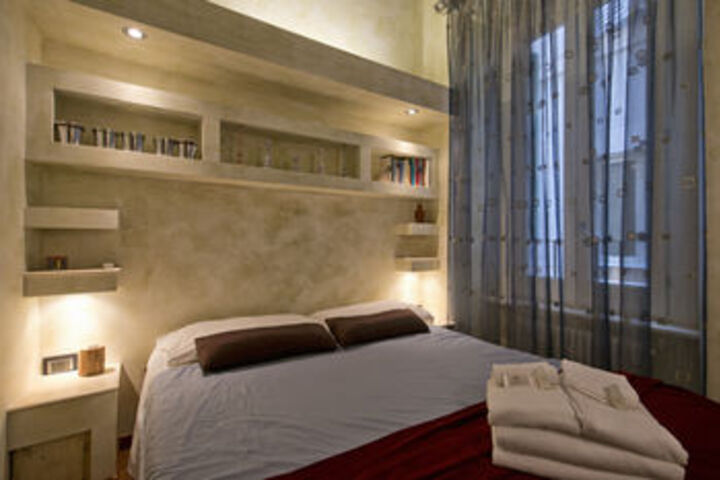 Room 104 of 477