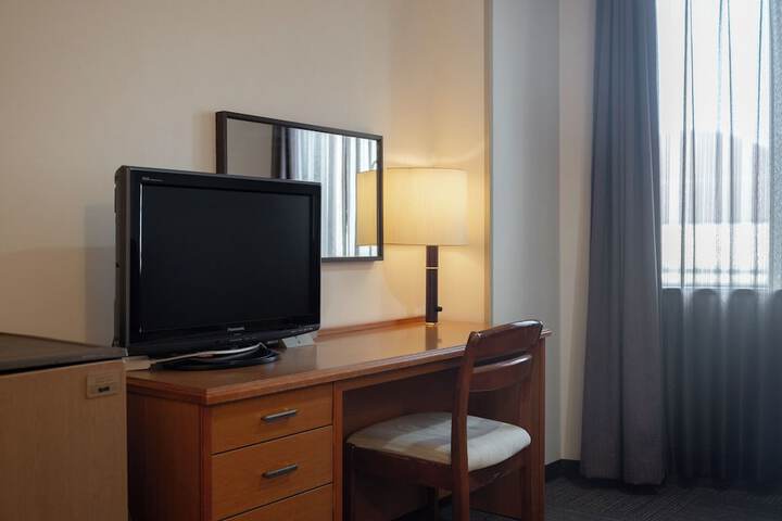 Room 13 of 50