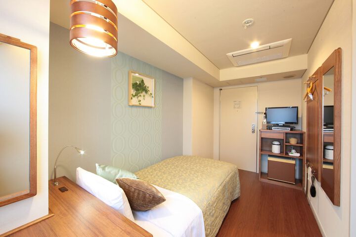 Room 8 of 93