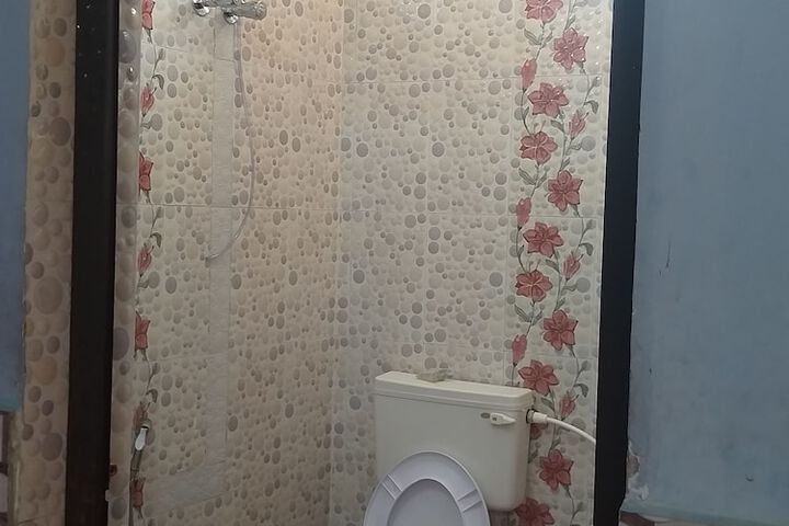 Room 6 of 13