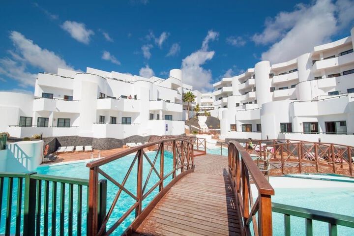 Hotel with Pool