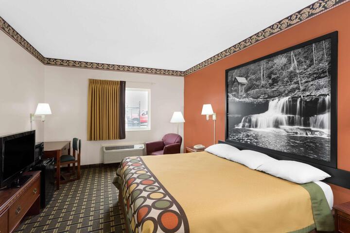 1 King Bed (5 of 5)
