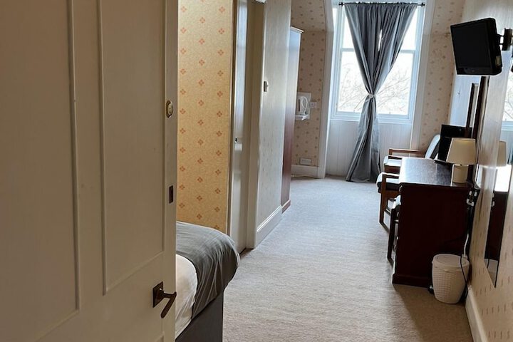 Room 45 of 132