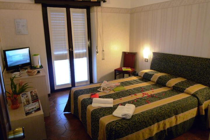 Room 3 of 15