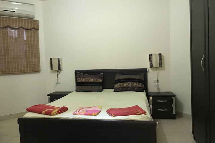 Room 9 of 126