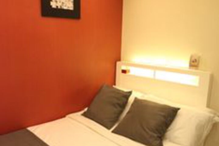 Room 13 of 30