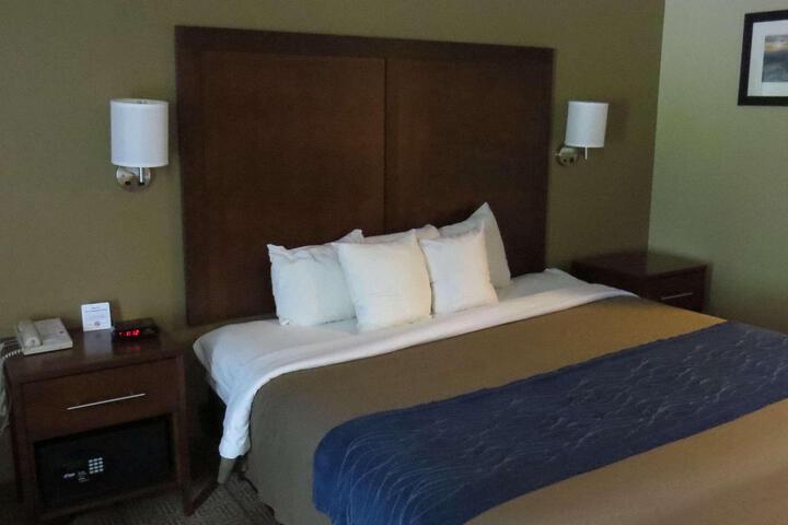 1 King Bed (1 of 6)