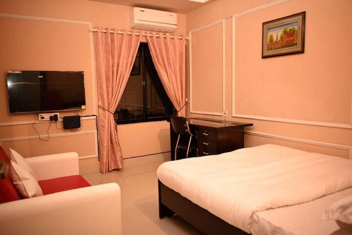 Room 7 of 19