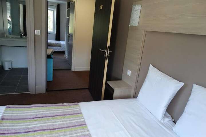Room 5 of 62