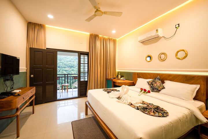 Lilac Hills Resort in Peermade