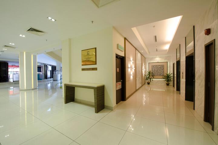 Entrance & Lobby