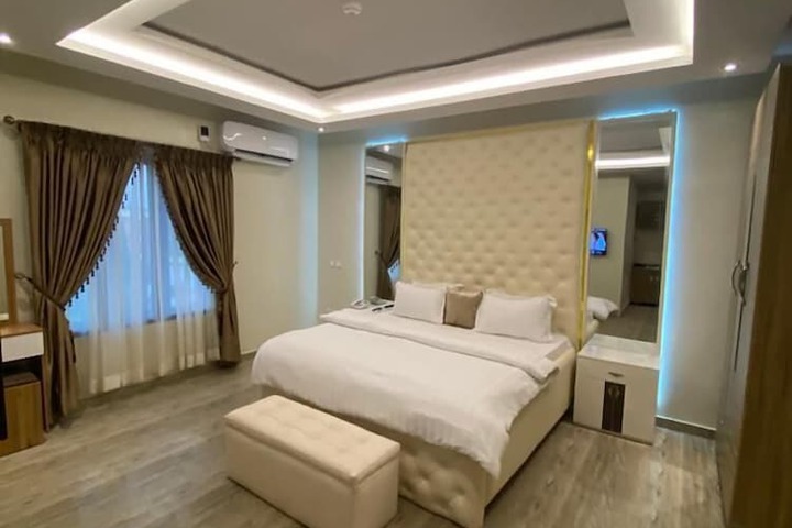 Room 25 of 74
