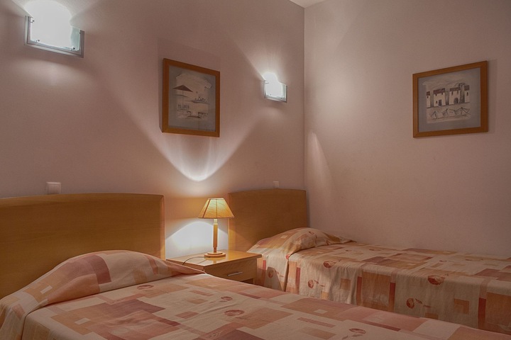 Room 8 of 33