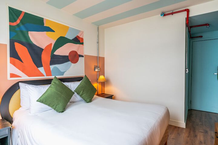 Room 9 of 48
