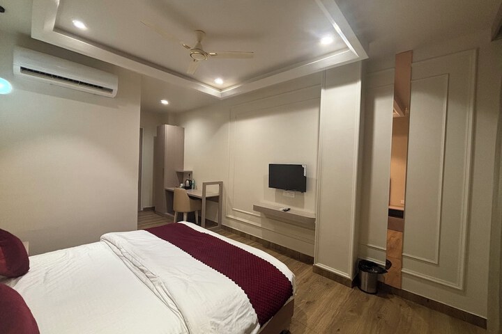Room 8 of 30