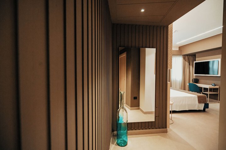 Room 7 of 107