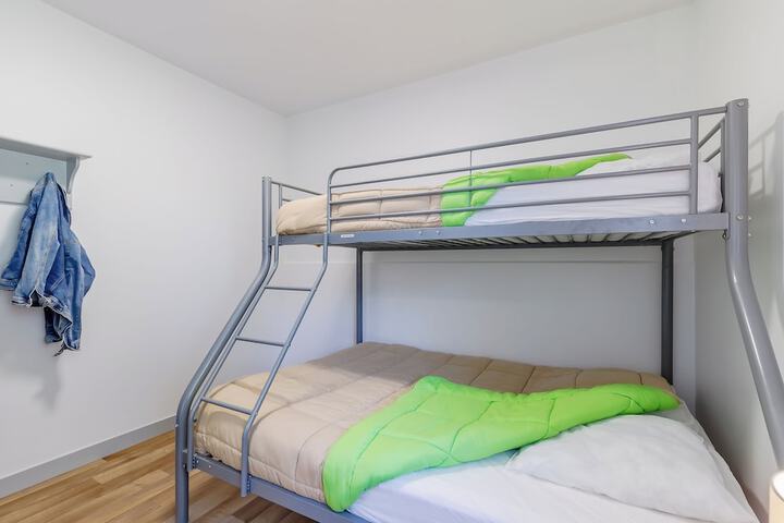 Room 15 of 109