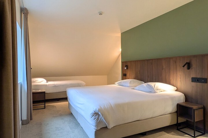 Room 17 of 64