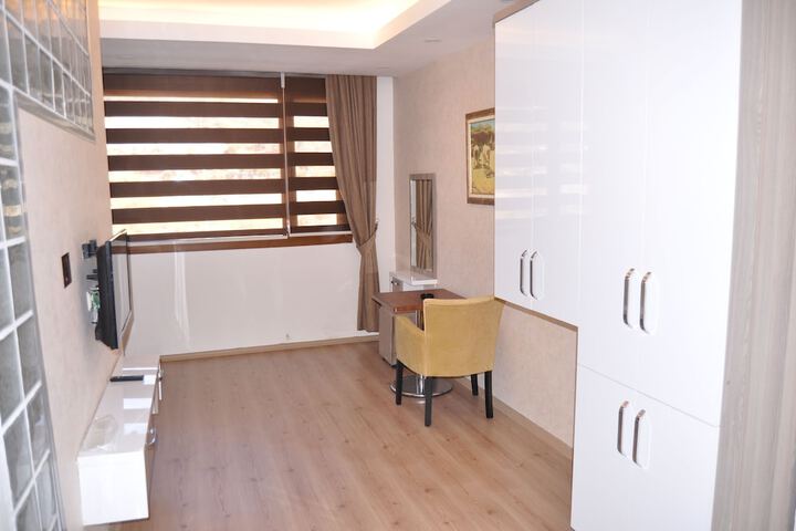 Room 8 of 14
