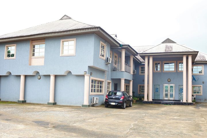 Anns Haven Hotel & Suites