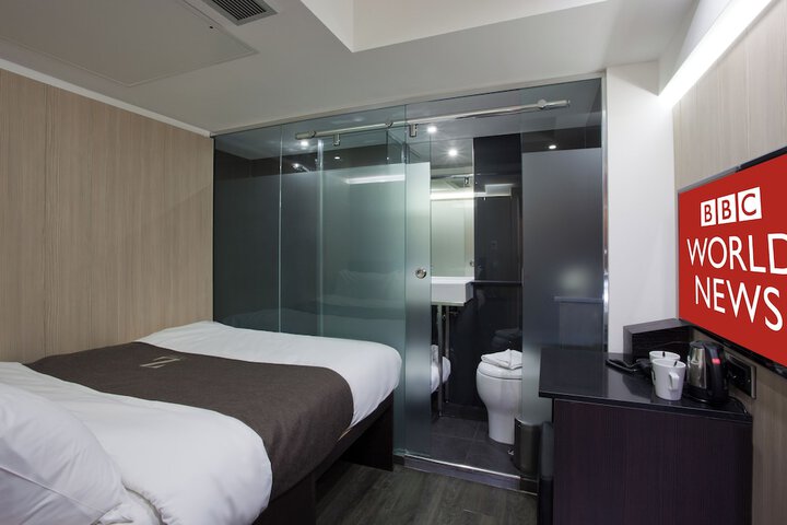 Room 13 of 36