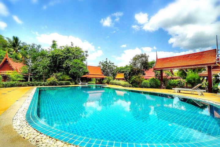 Hotel Pool