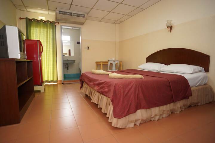 Room 7 of 25